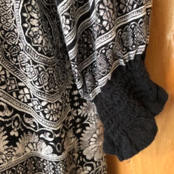 Fig and Flower Anthropologie Black White High Low Flowy Tunic Crochet Cuffs 2X - Picture 7 of 9